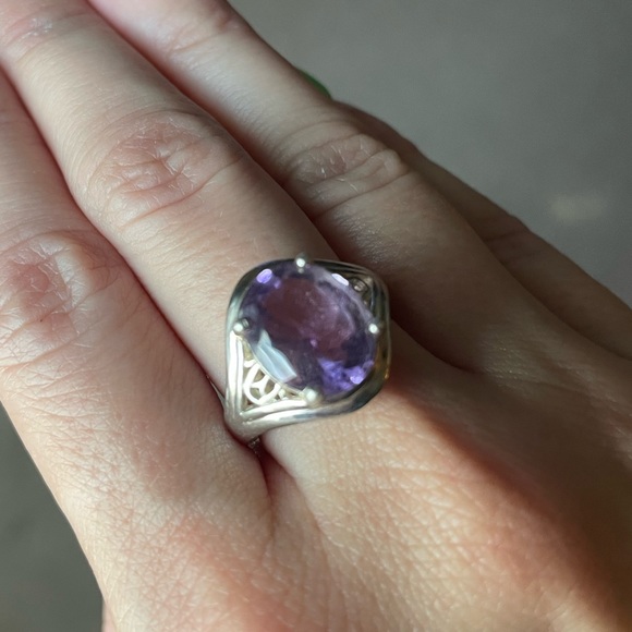 Beautiful statement ring 💍 💜 - Picture 5 of 7